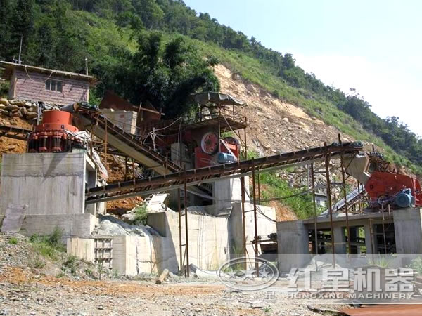 石头圆锥破碎机客户现场